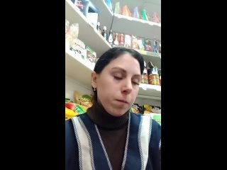 Продавщице подняли зарплату на космические деньги, а она чем-то недовольна  Вот что с этим народом не..