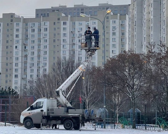 На стадионе Одинцовской лингвистической гимназии отремонтировали фонари  По словам местной жительницы,..