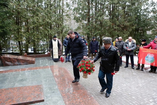 Памятный митинг и возложение цветов к могилам воинов-интернационалистов прошел сегодня на..
