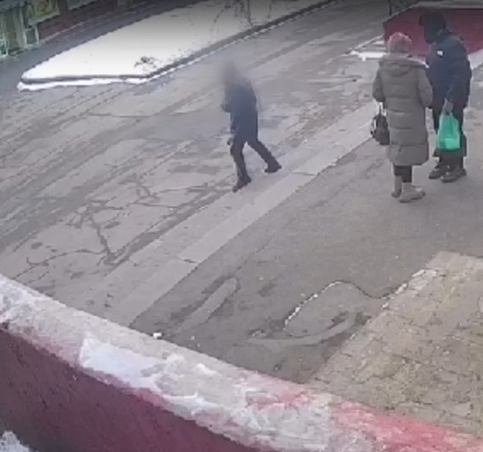 Двое посетителей булочной в Зеленограде устроили кулачные бои с элементами поножовщины между полками с..
