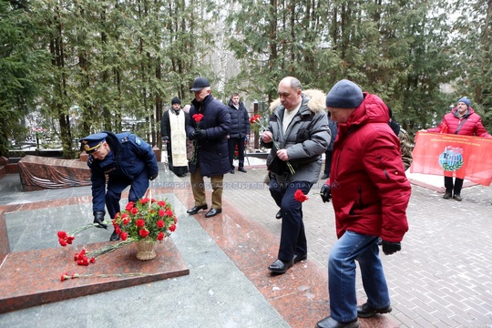 Памятный митинг и возложение цветов к могилам воинов-интернационалистов прошел сегодня на..