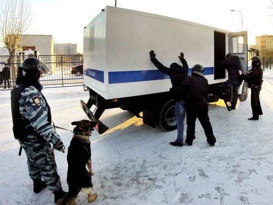 Трое бывших уголовников вымогали миллион у жителя Мытищ.  Подмосковные полицейские задержали троих мужчин..